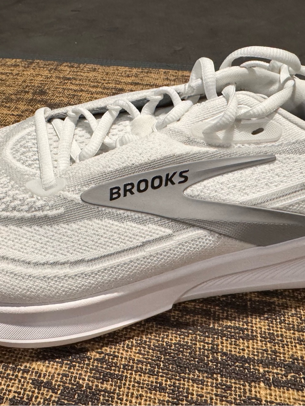 Brooks Women’s Revel 9 White Running Shoes, Size 10.5